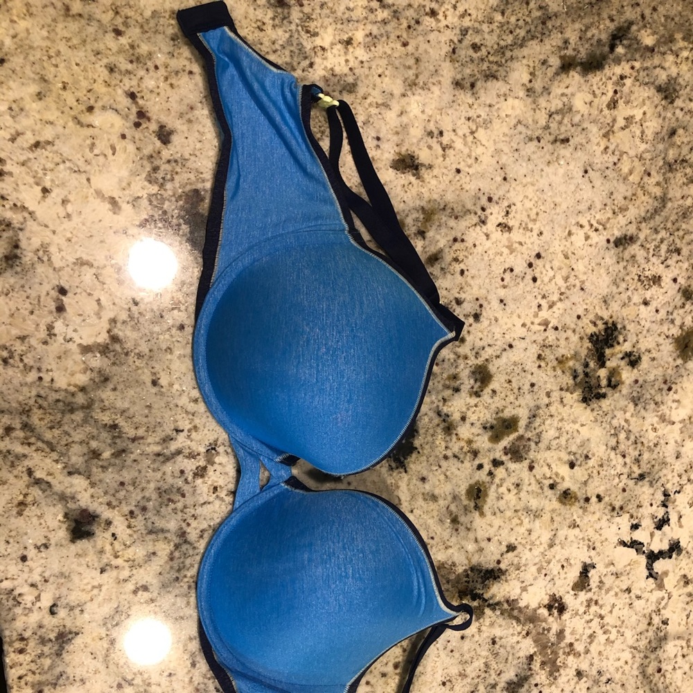 Victoria secret 34 DDD BRA